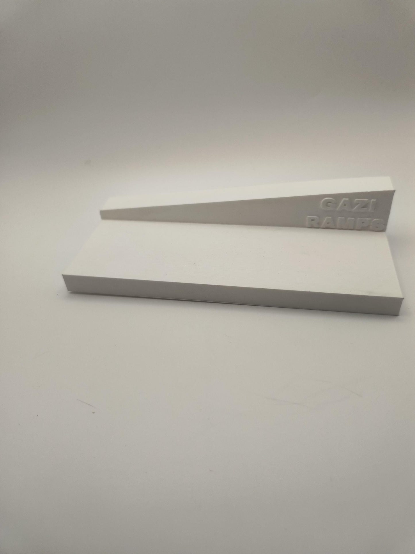 Fingerboard Manny pad with angled Ledge